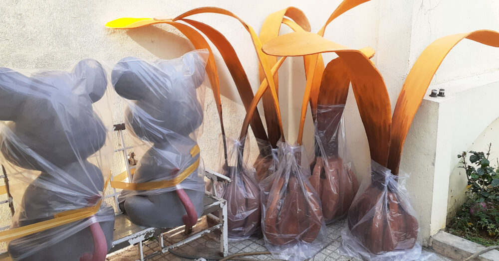 tượng ngựa vàng mút xốp cho decor tết 2026