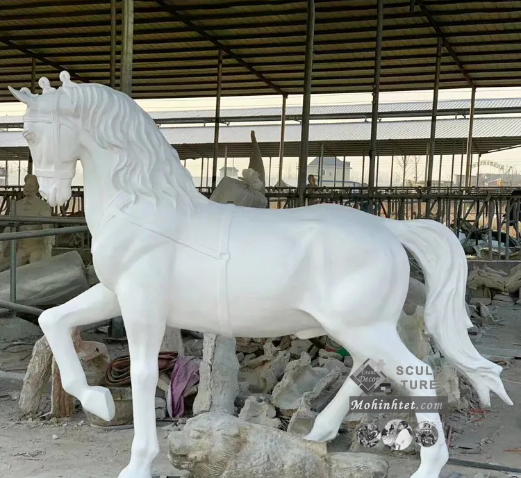 trang trí tết sảnh khách sạn chủ đề ngựa vàng