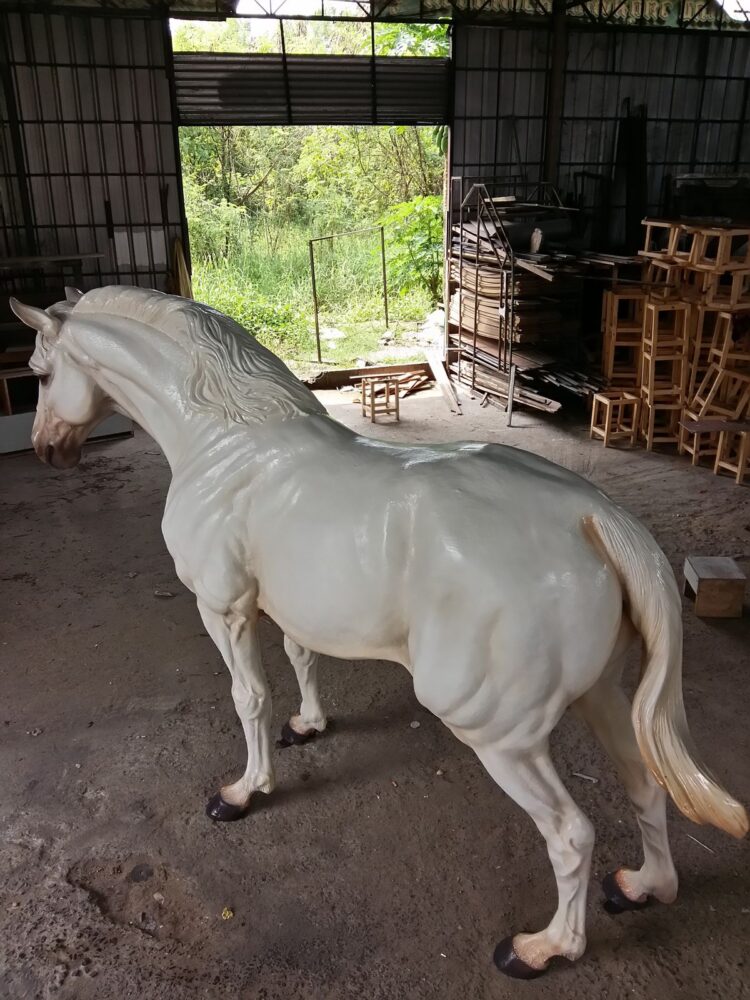 tượng ngựa cỡ lớn